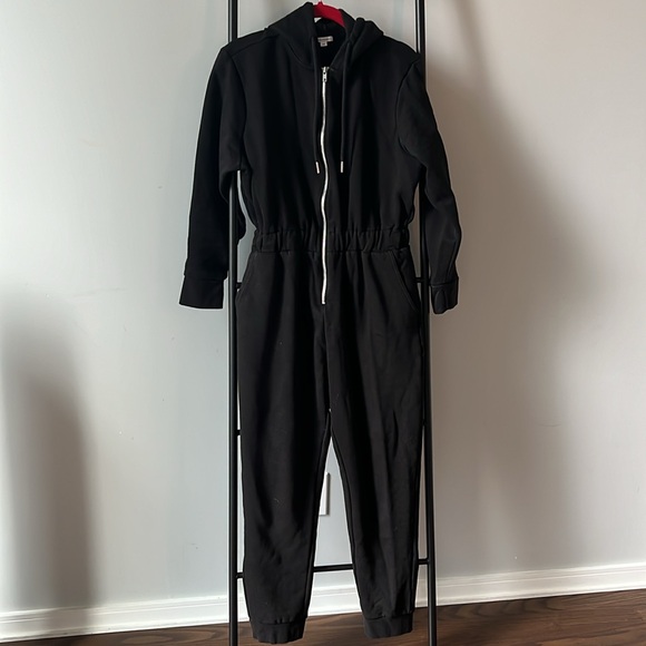 Onesie from weworewhat never worn size small - Picture 1 of 2